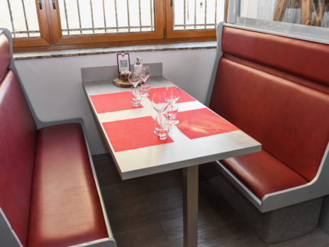 Table chaleureuse et conviviale