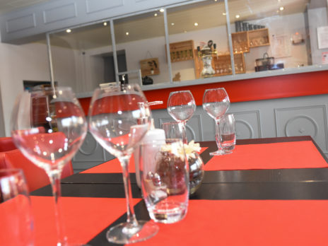 Table intérieur du restaurant