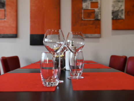 Table intérieur du restaurant